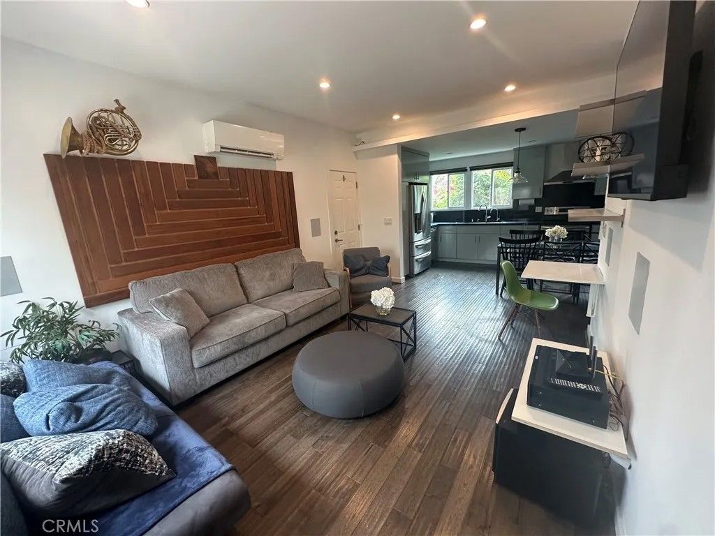 Photo of 1834 9th, Santa Monica, CA 90404 (MLS # SR25280345)