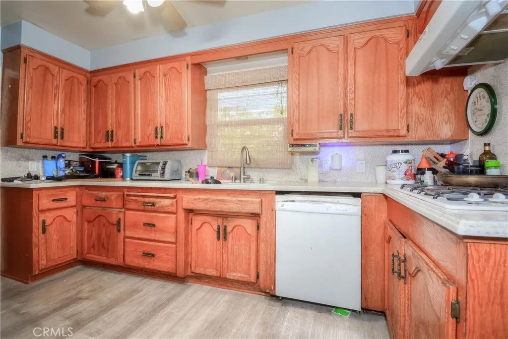 15043 Hayward Avenue