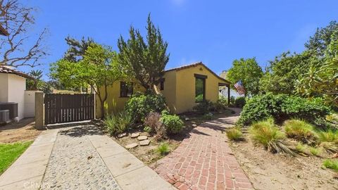 Photo of 1430 E Mountain Street, Glendale, CA 91207 (MLS # GD26050802)