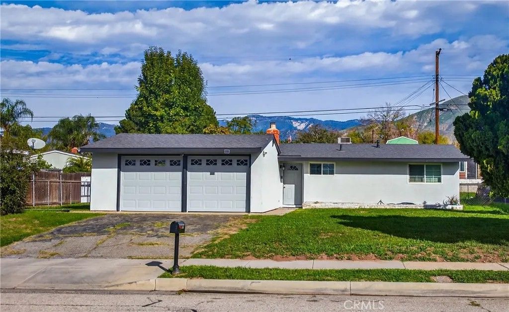 Photo of 26960 14Th St, Highlands, CA 92346 (MLS # IG26004193)