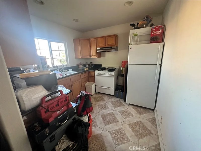 8903 S Denker