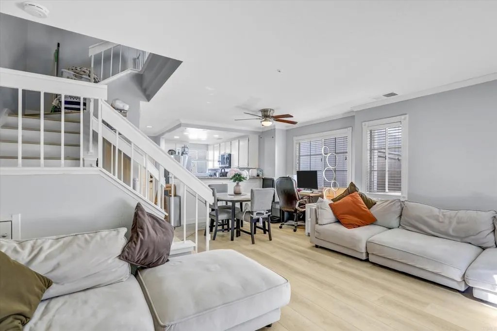 2102 Kings View Circle