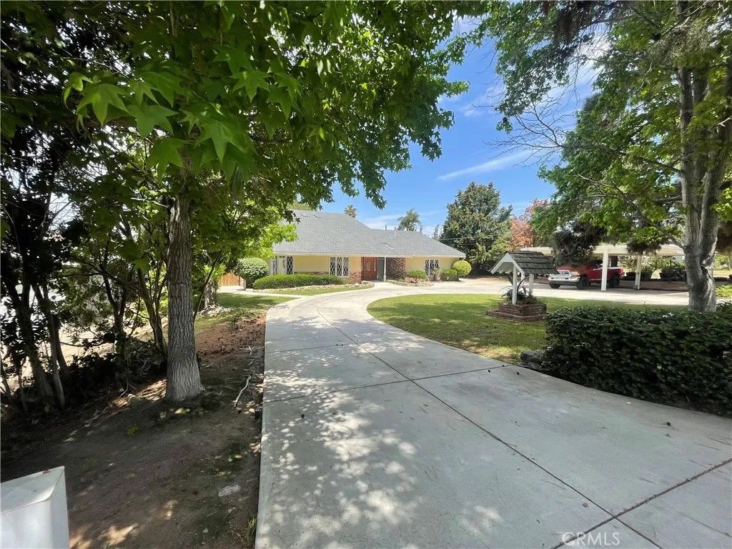 Photo of 724 Barsby St, Vista, CA 92084 (MLS # JT26082490)