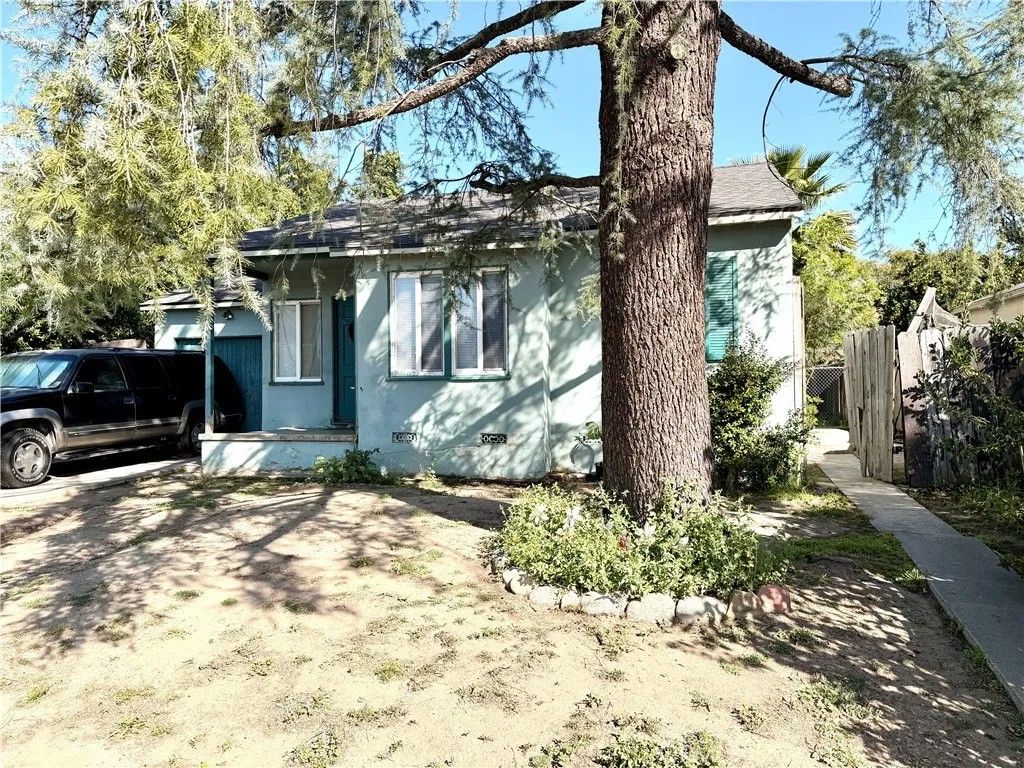 Photo of 14125 Lanark Street, Panorama City, CA 91402 (MLS # OC26068749)