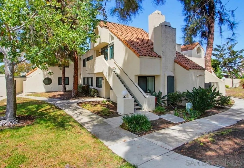 Photo of 387 N Melrose DR #D, Vista, CA 92083 (MLS # 260020853)