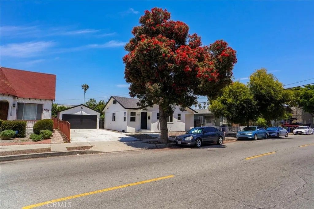 Photo of 3123 Hyde Park Boulevard, Los Angeles, CA 90043 (MLS # BB26071172)