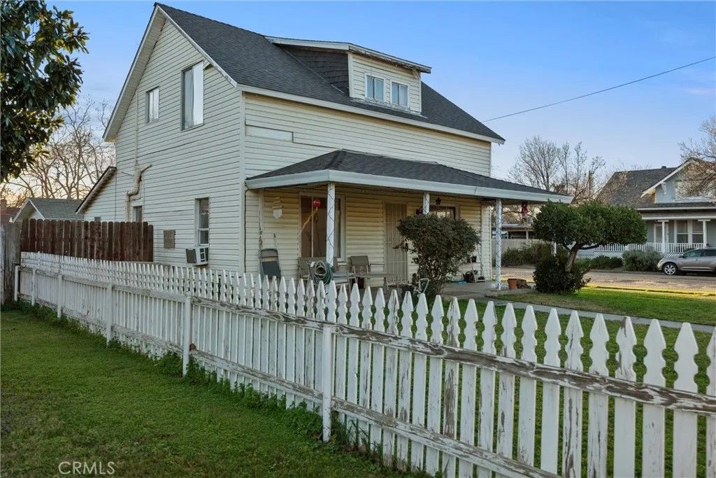 Photo of 855 Johnson St, Red Bluff, CA 96080 (MLS # SN26019782)