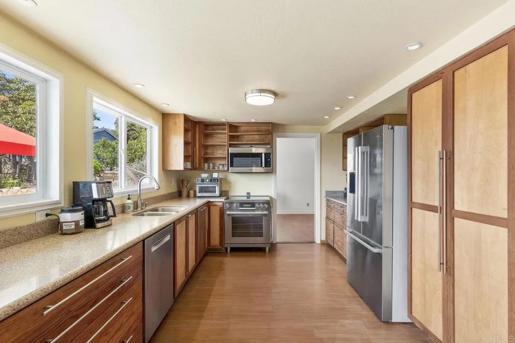 734 Brass Lantern Road