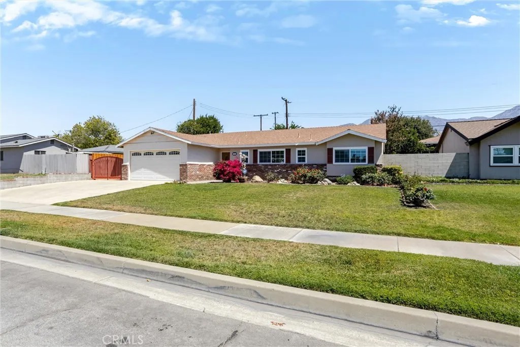 1255 E 13th