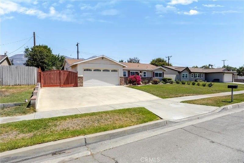 1255 E 13th