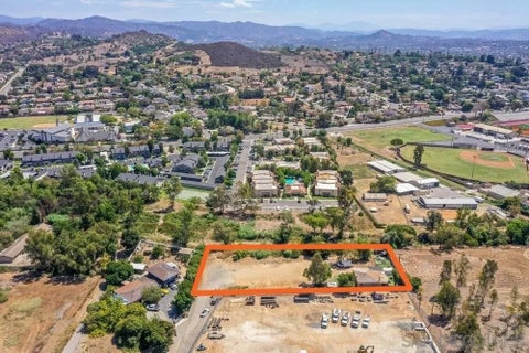 Photo of 1828 N Iris Ln, Escondido, CA 92026 (MLS # 260022520)