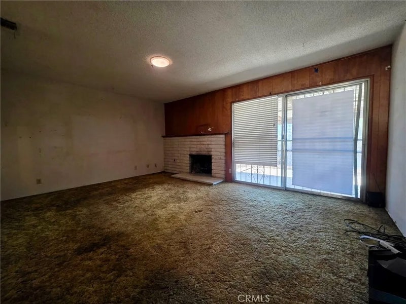 992 W Hoffer