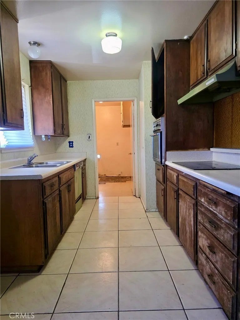 992 W Hoffer