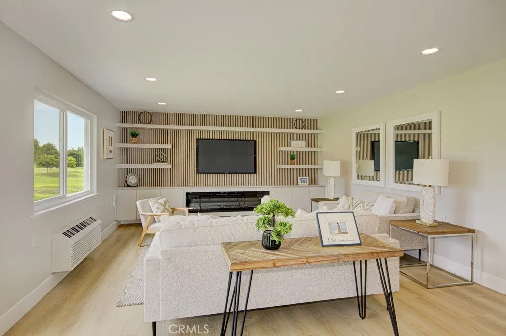 2386 Via Mariposa West West 2F