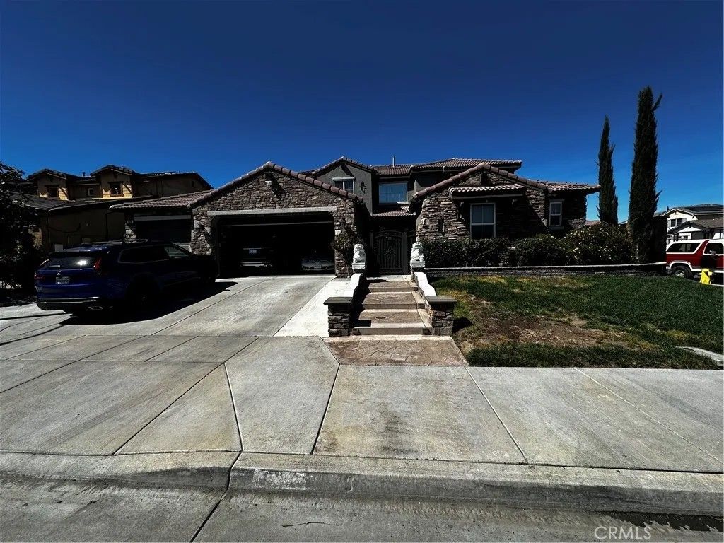 Photo of 428 Iriole Rd, San Jacinto, CA 92582 (MLS # IG26107194)