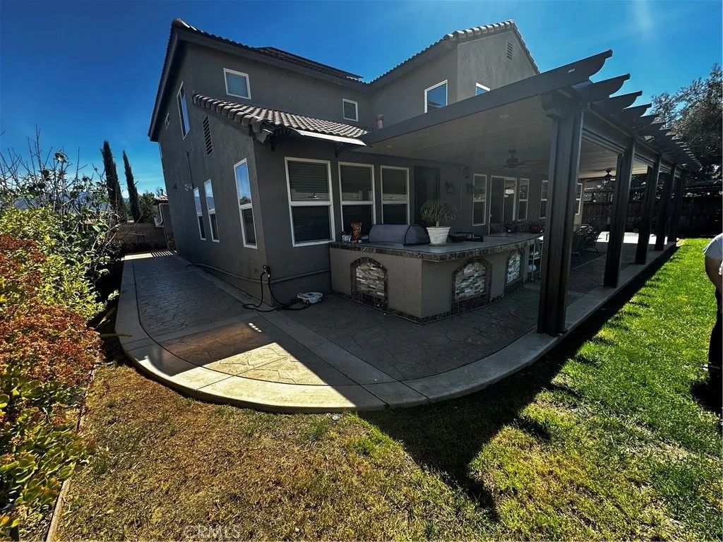 Photo of 428 Iriole Rd, San Jacinto, CA 92582 (MLS # IG26107194)