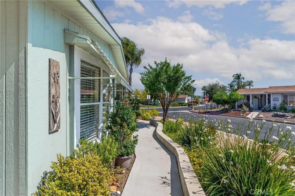 Photo of 38124 Calle Amigable, Murrieta, CA 92563 (MLS # SW25137776)