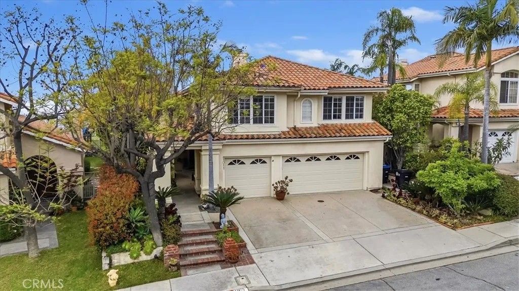 Photo of 1011 Calle Azul, Glendale, CA 91208 (MLS # AR26081206)