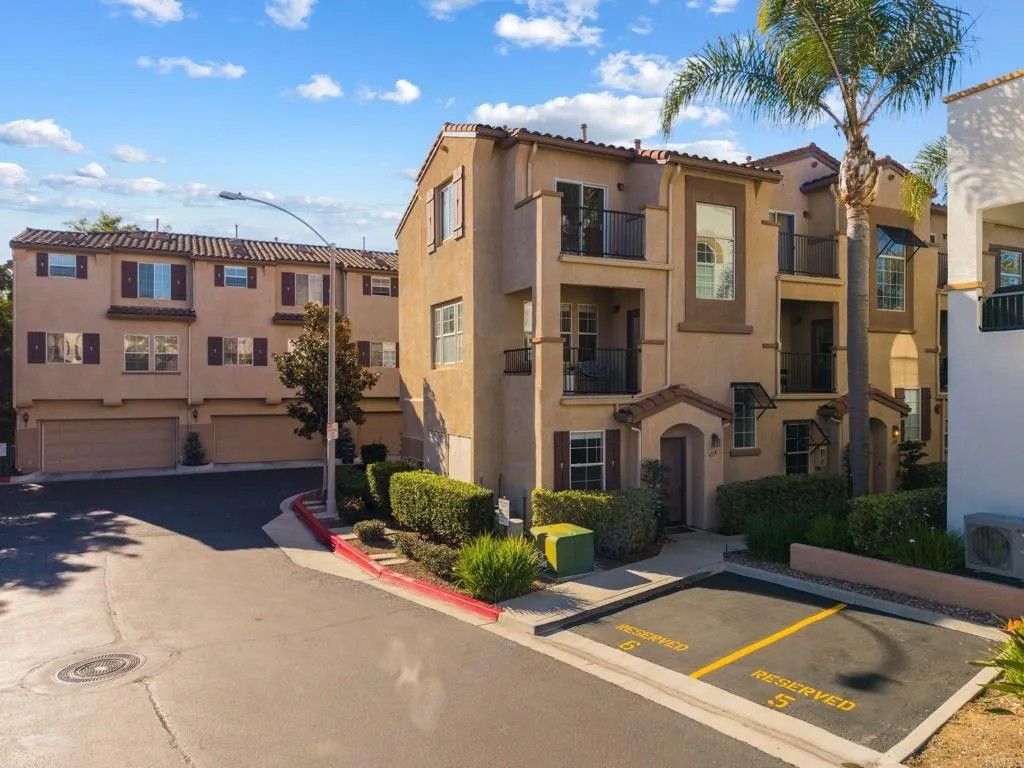 Photo of 3114 Via Puerta, Carlsbad, CA 92009 (MLS # NDP2511314)