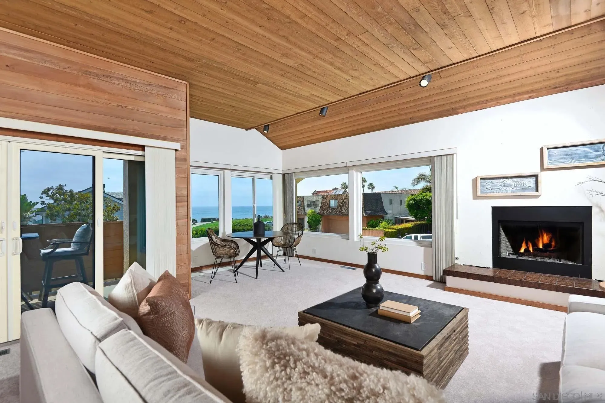 La Jolla, California 92037, United States, 3 Bedrooms Bedrooms, ,3 BathroomsBathrooms,Residential,Active,166702