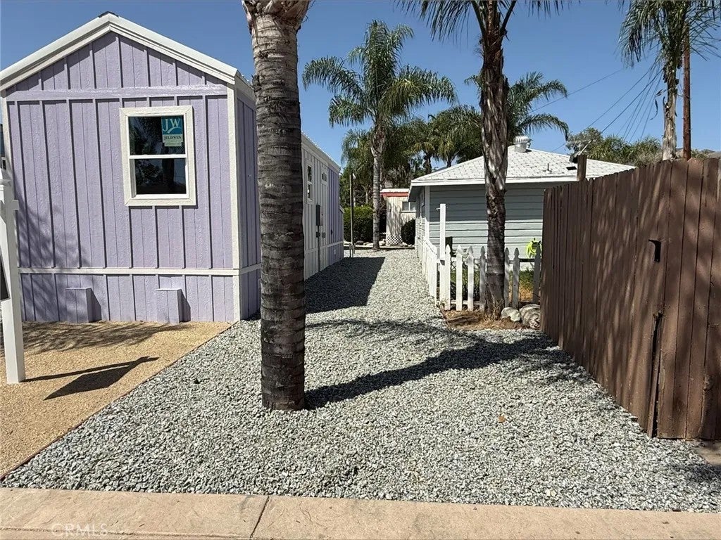 Photo of 501 S Mistletoe Ave #16, San Jacinto, CA 92582 (MLS # SW26038195)