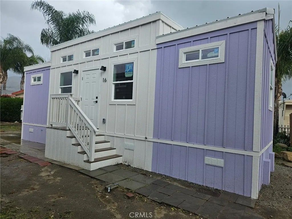 Photo of 501 S Mistletoe Ave #16, San Jacinto, CA 92582 (MLS # SW26038195)