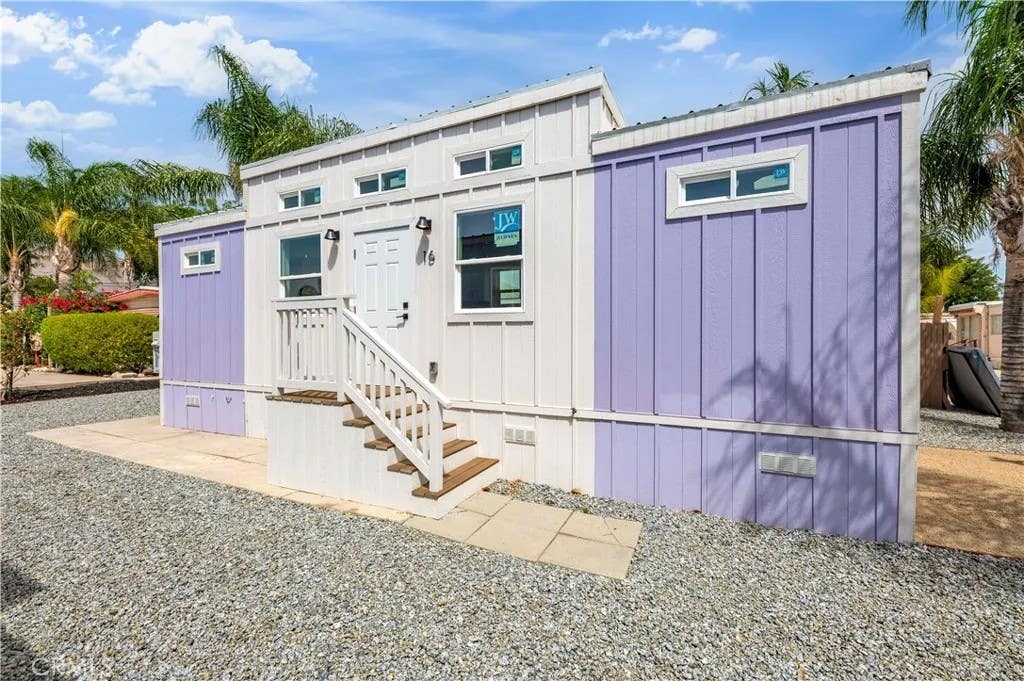 Photo of 501 S Mistletoe Ave #16, San Jacinto, CA 92582 (MLS # SW26038195)