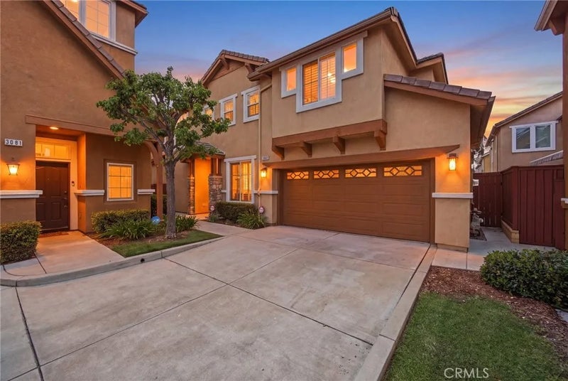 3677 W Chapman