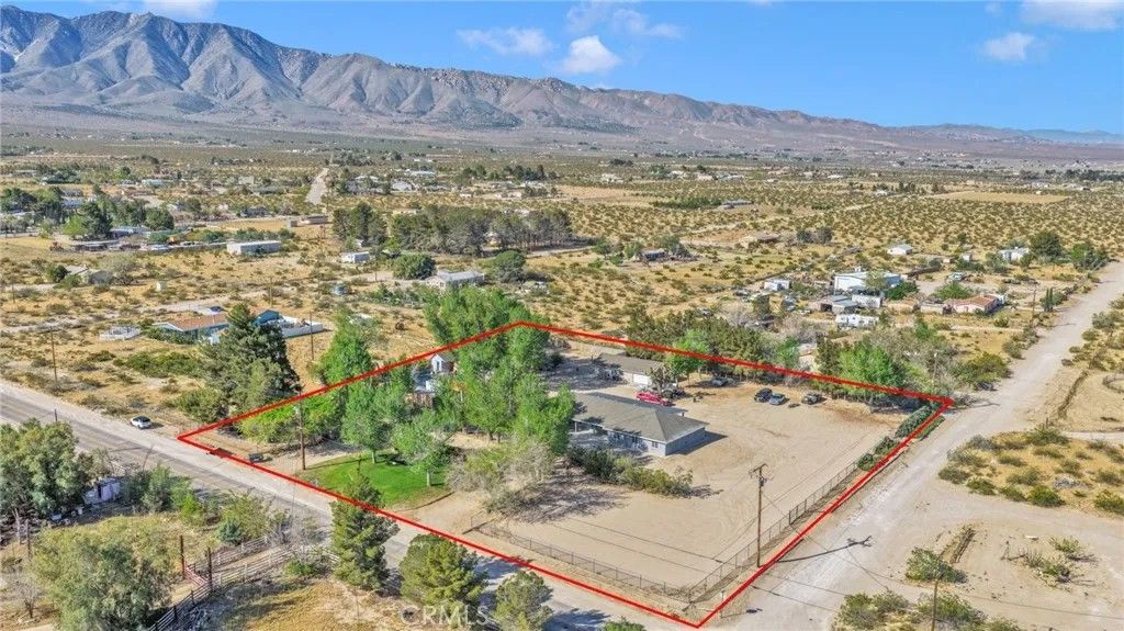 Photo of 10298 Custer Avenue, Lucerne Valley, CA 92356 (MLS # HD26060767)