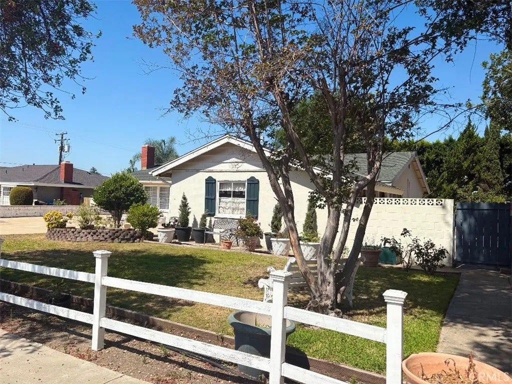 221 S Elwood