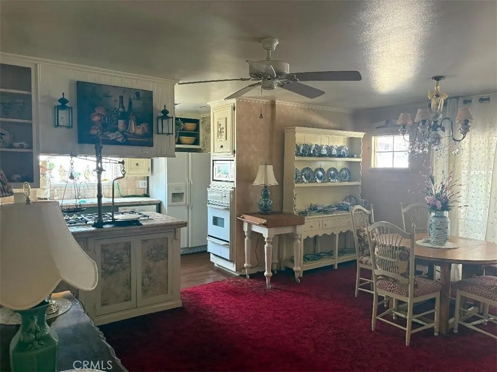221 S Elwood