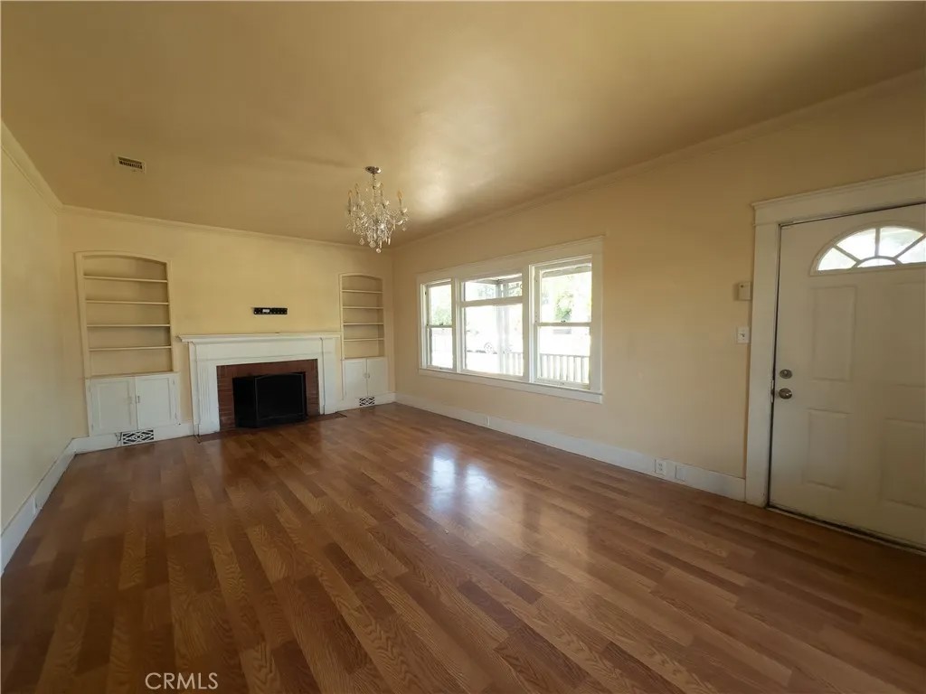 323 S Harvard