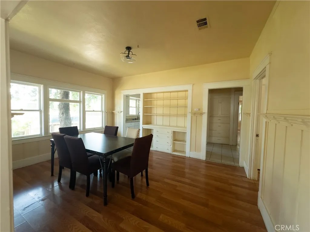 323 S Harvard