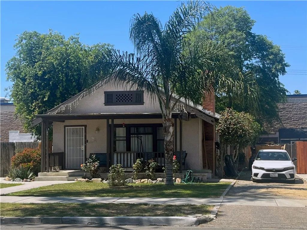 Photo of 323 S Harvard St, Hemet, CA 92543 (MLS # SW26075186)