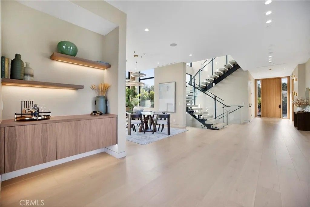 Photo of 5170 Amestoy, Encino, CA 91316 (MLS # SR25274661)