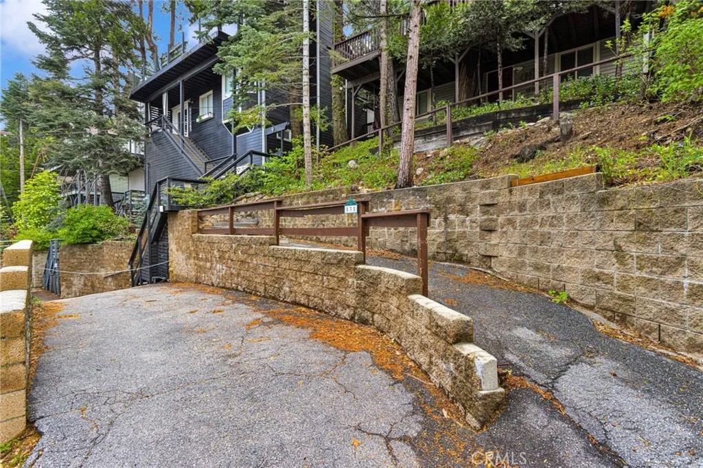 535 Sunderland Court