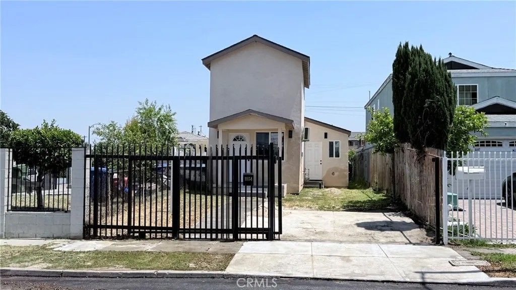 Photo of 11154 Towne Ave, Los Angeles, CA 90061 (MLS # IV26085992)
