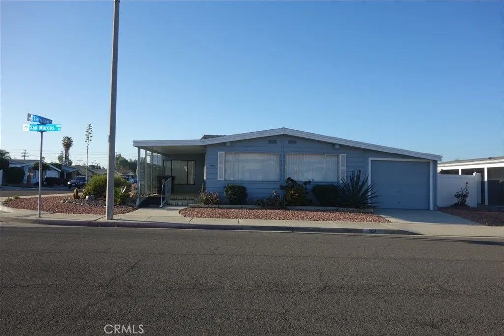 Photo of 951 San Marcos Dr, Hemet, CA 92543 (MLS # IV26053227)