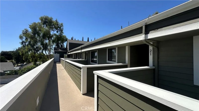 6545 Reseda Boulevard 24