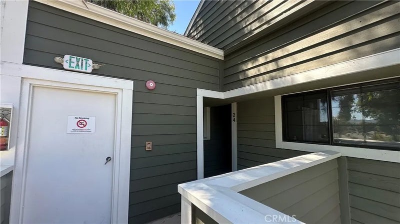 6545 Reseda Boulevard 24