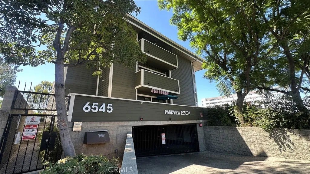 Photo of 6545 Reseda Boulevard #24, Reseda, CA 91335 (MLS # SR26187626)