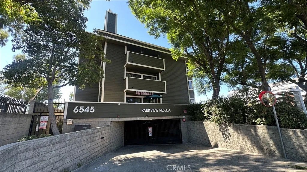 Photo of 6545 Reseda Boulevard #24, Reseda, CA 91335 (MLS # SR26187626)