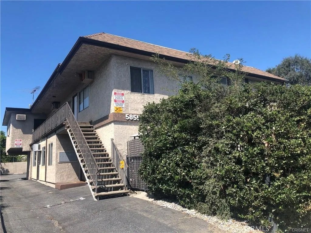 Photo of 5855 Tujunga AVE #6, North Hollywood, CA 91601 (MLS # SR26104811)