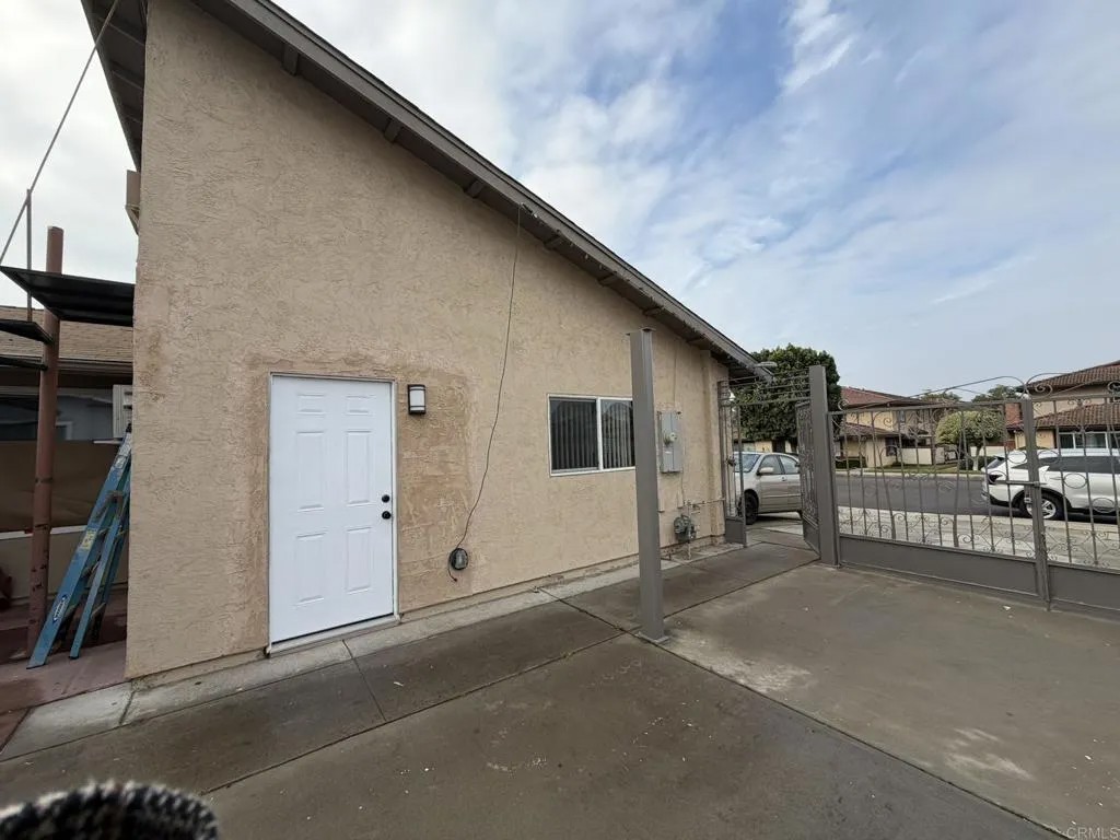 1533 Monterey Pine dr