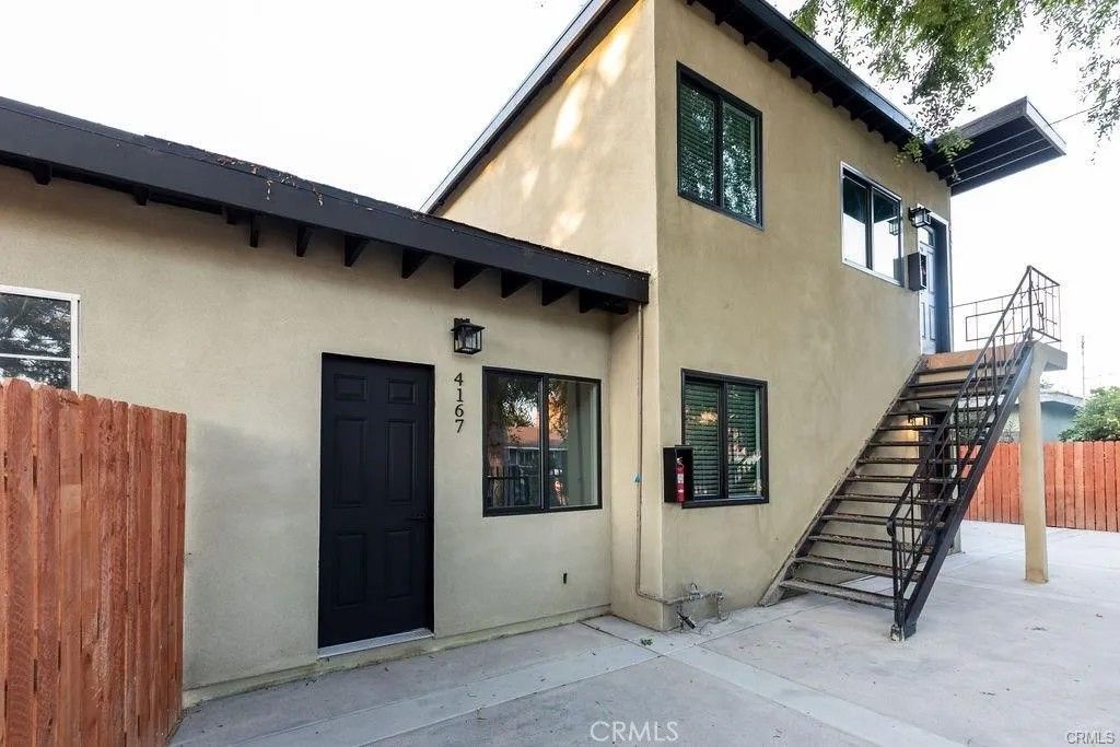 Photo of 4401 La Clede Avenue, Los Angeles, CA 90039 (MLS # OC26008031)