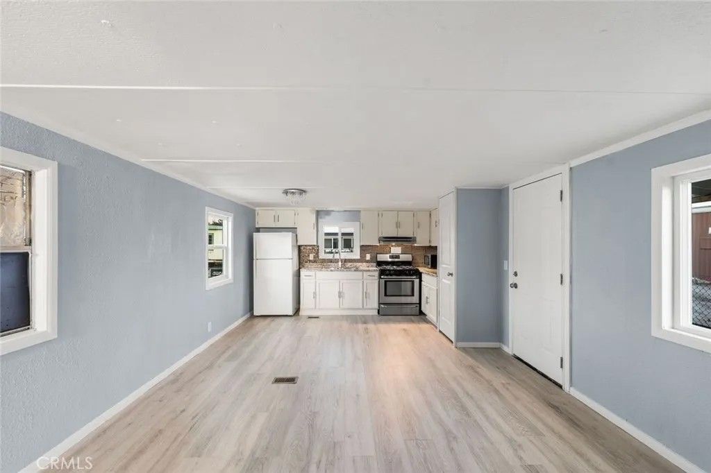 Photo of 3300 15th St, Rosamond, CA 93560 (MLS # SR25281845)