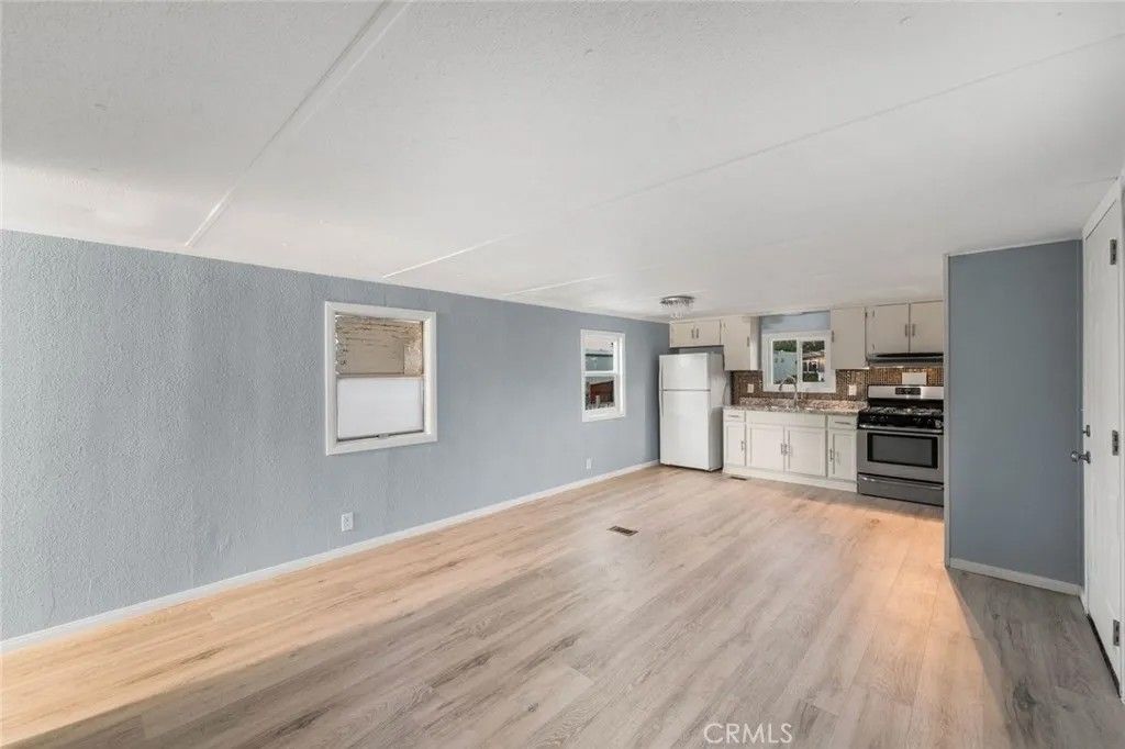 Photo of 3300 15th St, Rosamond, CA 93560 (MLS # SR25281845)