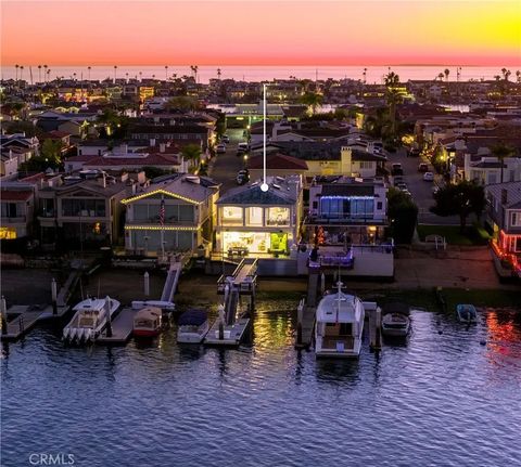 Photo of 704 Via Lido Nord, Newport Beach, CA 92663 (MLS # NP25273782)