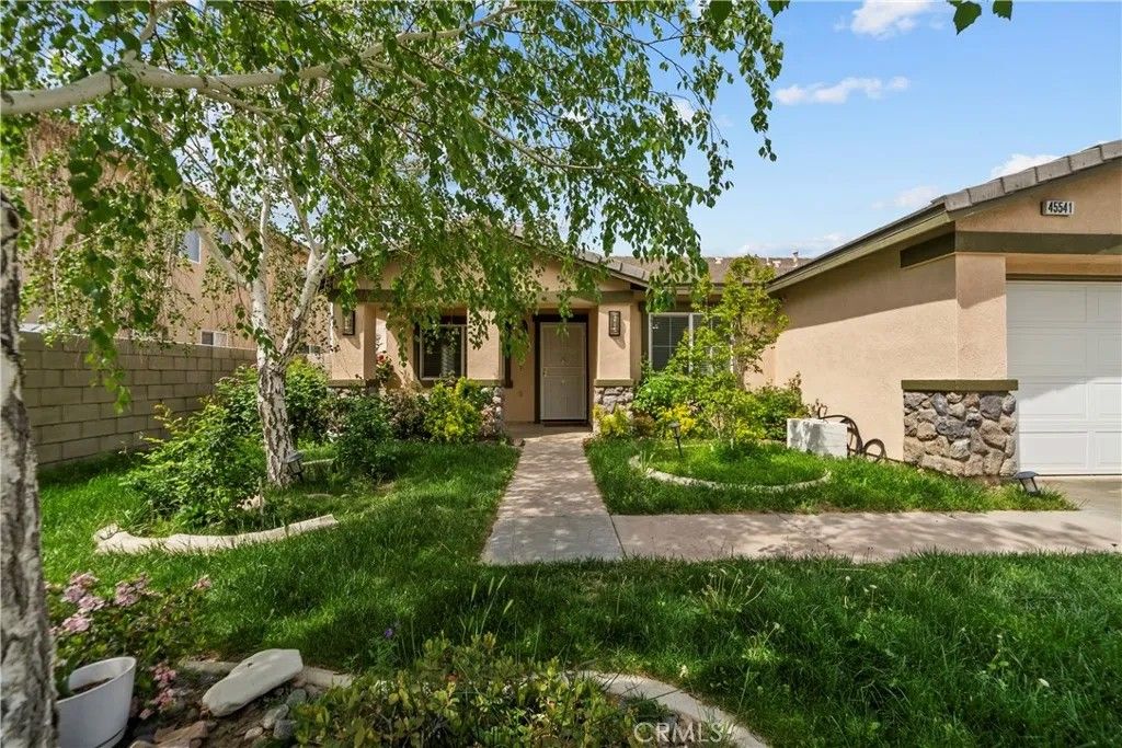 Photo of 45541 Robinson Drive, Lancaster, CA 93535 (MLS # SR26065051)