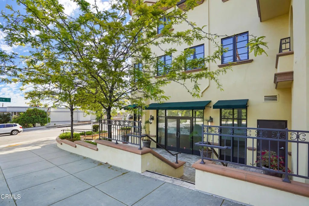 985 N Michillinda Avenue 207